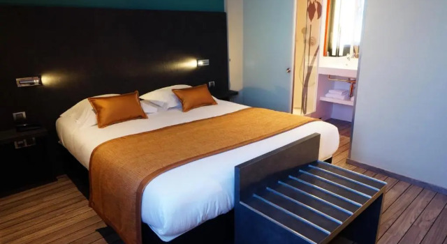Семейный номер Standard LOGIS Hôtel de Bourgogne - Mâcon