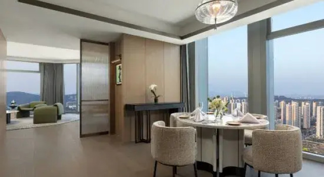 Люкс Ambassador Crowne Plaza Jingmen by IHG
