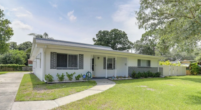 Bright Pinellas Park Getaway w/ Private Pool!