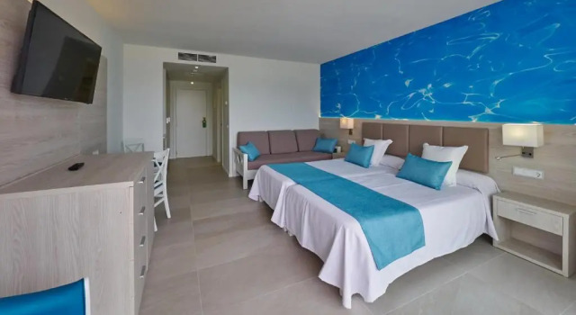 Студия Aparthotel y Hotel Paguera Beach