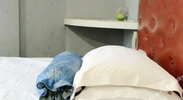 Love Me Jiujiu Hotel