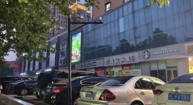 Huayu Hotel (Beijing Gaomidian North Subway Station Peking University Hospital)