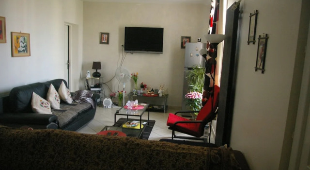 Home Away from Home, Забронировать Отель Ле-Блан-Мениль Seine-Saint-Denis