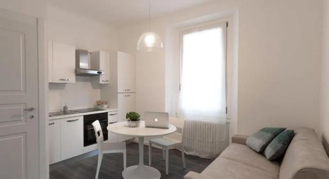 Апартаменты c 1 комнатой Maji Como Lake - Lake Como Historic Villa Apartments with Pool & Parking, 100m from Ferry & train