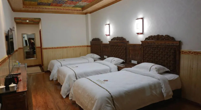 Tibetan Family, Book Hotel Hoteller i Xiahe med parkering, Parkering