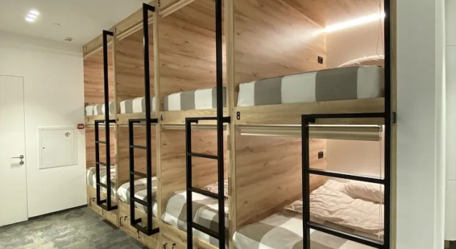 Кровать в общем номере Зал сна и отдыха Sleep Lounge, Терминал D — хостел