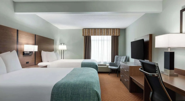 Четырёхместный номер Standard Wingate by Wyndham Louisville East