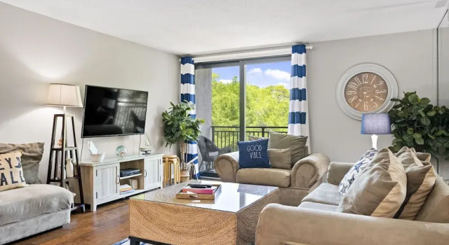 Апартаменты с 2 комнатами с балконом Relax By Pool: Harbour Town Resort Condo