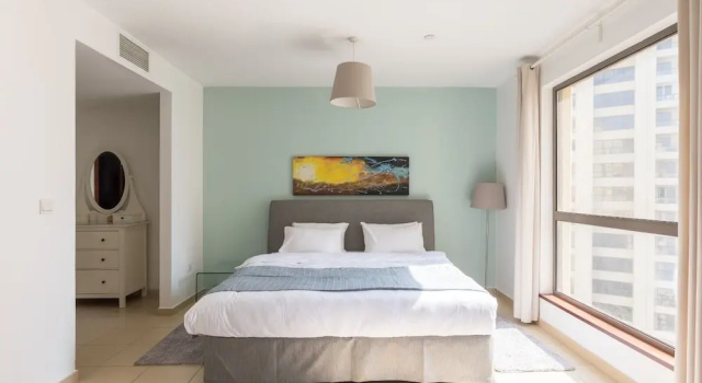 Апартаменты Spacious 1BR 5 minutes to beach
