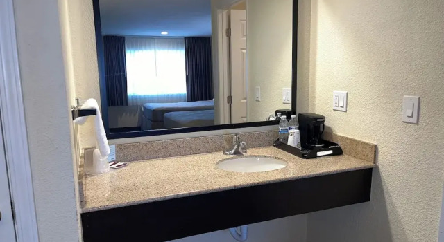 Четырёхместный номер Comfort Oregon Trail Inn and Suites