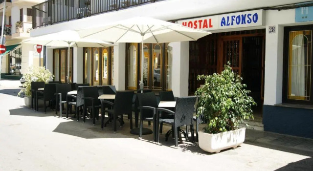Hostal Alfonso, Book Hotel Hoteller i Capdepera med parkering, Parkering