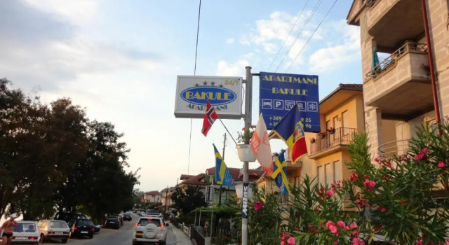 Апартаменты с видом на озеро Apartmani BAKULE