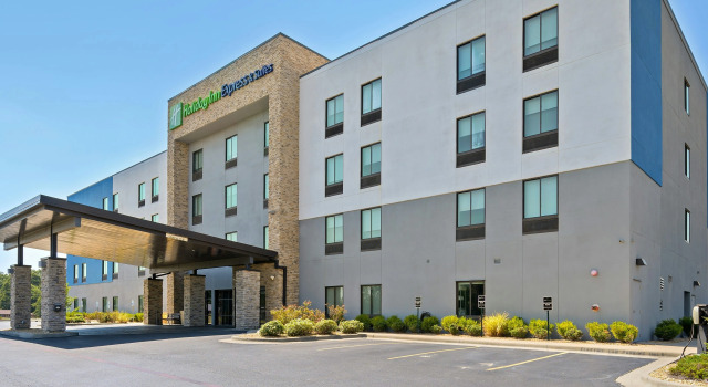 Holiday Inn Express and Suites White Hall by IHG, Book Hotel Hoteller i Missouri med pool, Swimmingpool