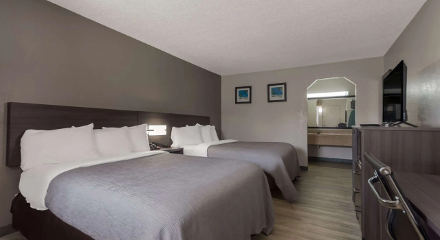 Четырёхместный номер Standard Quality Inn Charleston - West Ashley