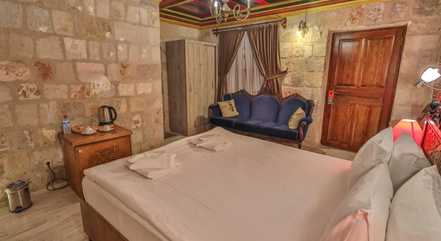 Bedrock Cave Hotel - Adults Only