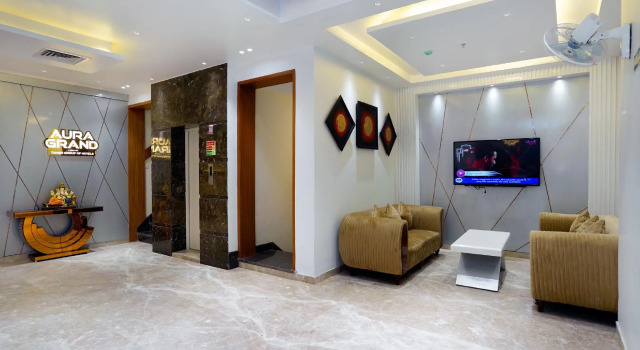 Hotel Aura Grand by Levelup, Varaa Hotelli Hotellit Punjab pysäköinnillä, Pysäköinti
