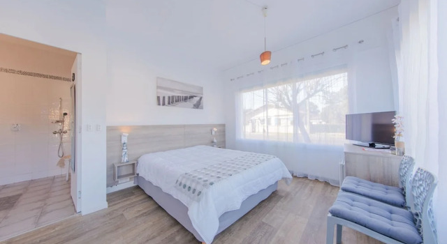 Номер Comfort Hôtel LandAzur
