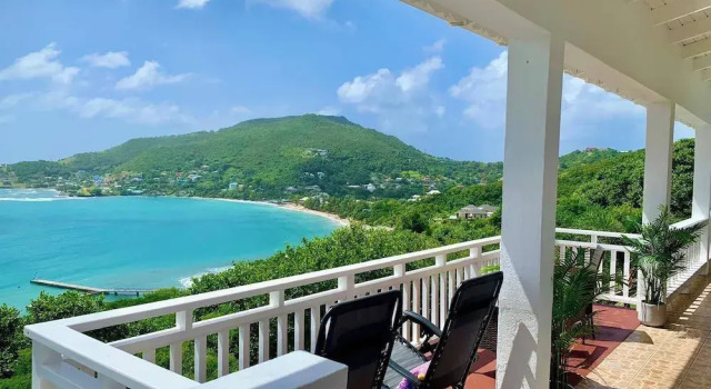 Коттедж с балконом Grenadines View Villa
