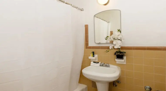 Номер Comfort Norman's Hotel and Dining