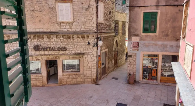 Rialto Luxury Apartment