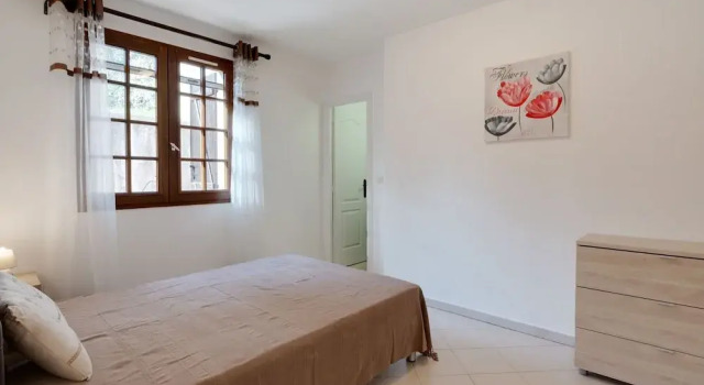 Charming Flat With Pool, Book Hotel Hoteller i Drap med parkering, Parkering