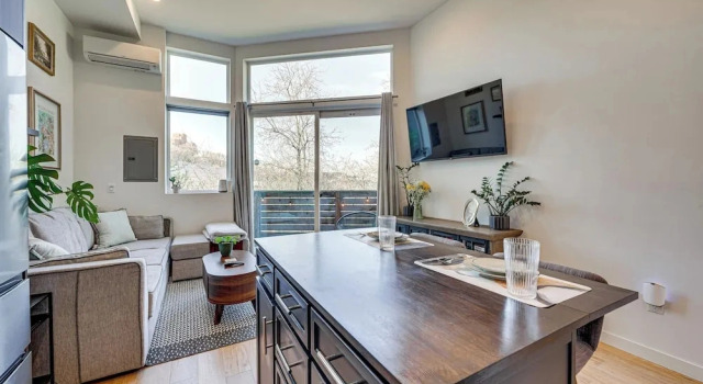 Rooftop Retreat w/ City Views: Modern Seattle Home, Забронировать Апартаменты/квартира Сиэтл штат Вашингтон