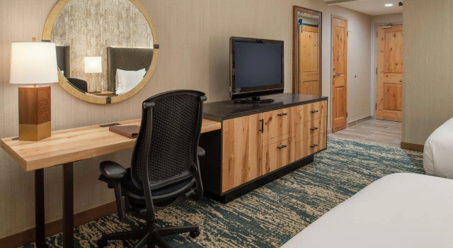 Четырёхместный номер Standard Edgewater Missoula, Tapestry Collection by Hilton