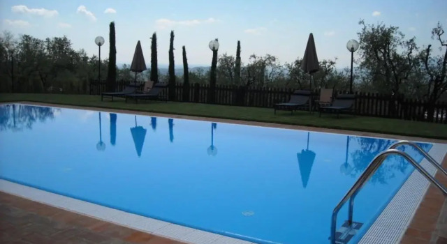 Апартаменты Ampio appartamento completamente rinnovato con vista piscina e jacuzzi
