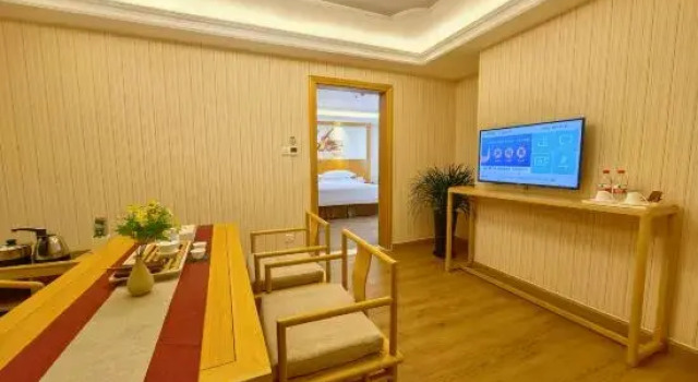 Люкс Business Wuyi Mountain Vienna International Hotel (Sangu Holiday Zone Impression Dahongpao Branch)