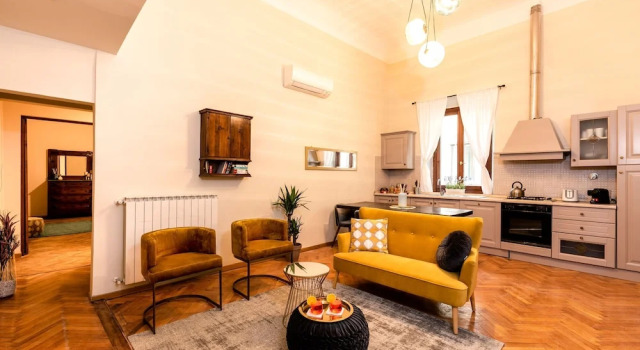 Florentine Palazzo - 4 bedrooms - Historic Center apt, Забронировать Отель Сан-Марко - Сантиссима-Аннунциата Флоренция, рядом с Дом Буонаротти