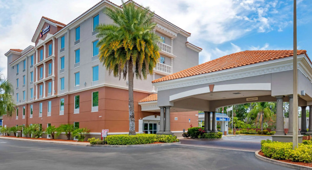 Holiday Inn Express Melbourne, Book Hotel Melbourne Beach Space Coast
