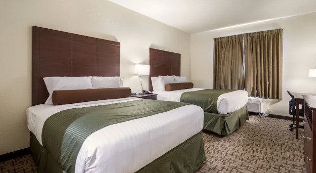 Четырёхместный номер Standard Cobblestone Hotel & Suites - Victor