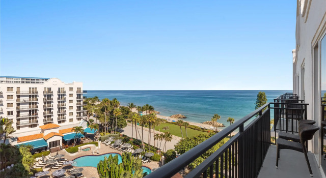 Номер Standard с видом на океан Embassy Suites by Hilton Deerfield Beach Resort & Spa