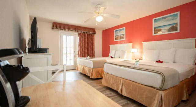Четырёхместный номер Standard Island Sun Inn & Suites - Historic Venice & Beach Getaway