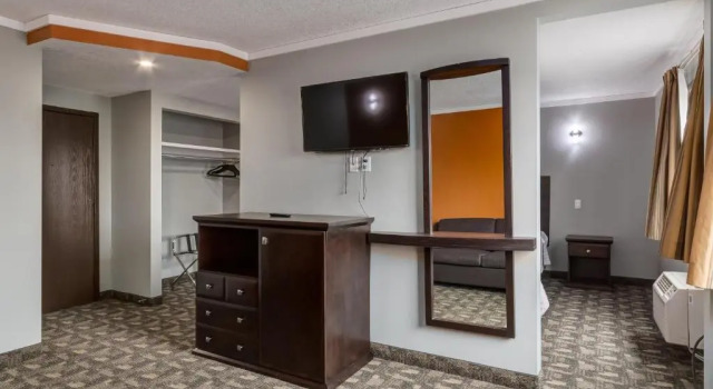 Suite Airport Travellers Inn