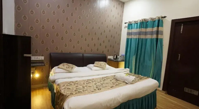 Номер Deluxe Hotel Temptation Ultimate Prayagraj AC NR NON AC Both Room