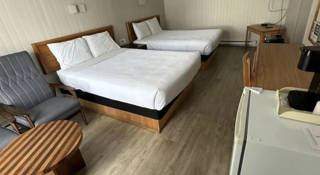 Четырёхместный номер Standard Motel Carleton Sur Mer