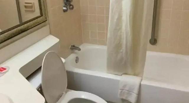Двухместный люкс с балконом Perry Inn & Suites National Fairground I 75