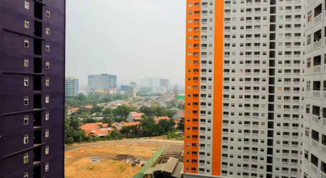 Comfortable Fully Furnished Studio Green Pramuka City Apartment By Travelio, Prenota Appartamento Cempaka Putih 