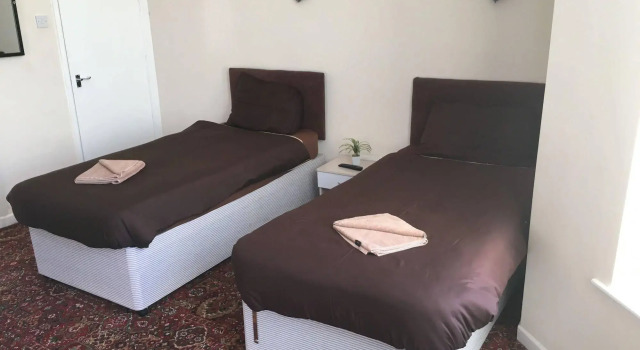 Castle Lodge Guest House 86-88 Sheil Rd L6 3AF, Забронировать Гостевой дом Отели Англии с завтраком, Завтраки
