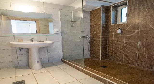 Трёхместный номер Standard с балконом и с видом на море Ocean Hotel Resort
