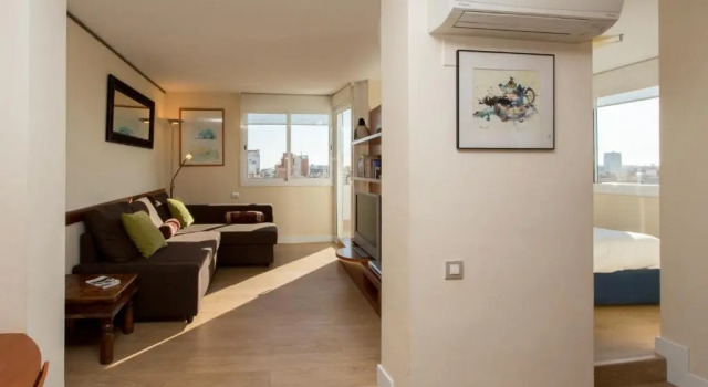 Gaudi penthouse with terrace views, Забронировать Апартаменты/квартира Грасиа Барселона, рядом с Jove Regina Theatre