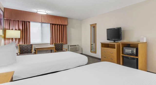Четырёхместный номер Best Western Aladdin Inn