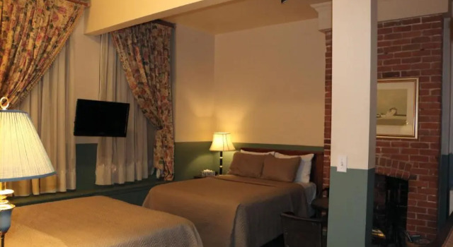Номер Standard Hotel Auberge Manoir Ville Marie