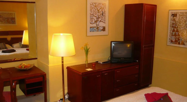 Hotel Konsul, Prenota Hotel  