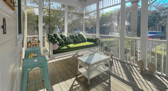 Коттедж Breakers Plus Carriage House 4 Bedroom Home by RedAwning