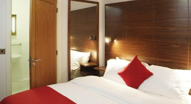 Двухместный номер No window Cocoon @ International Inn + Apartments