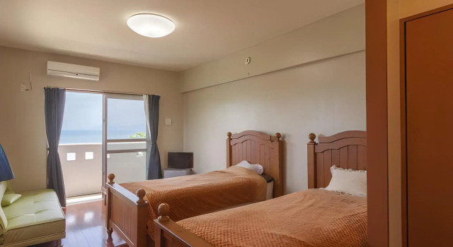 Condominium Uminchu No Yado, Rezerwuj Hotel Hotele w Okinawa z parkingiem, Parking