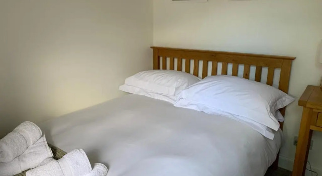 Cameron Cottage, Book Feriehus Hoteller i Inverkip med parkering, Parkering