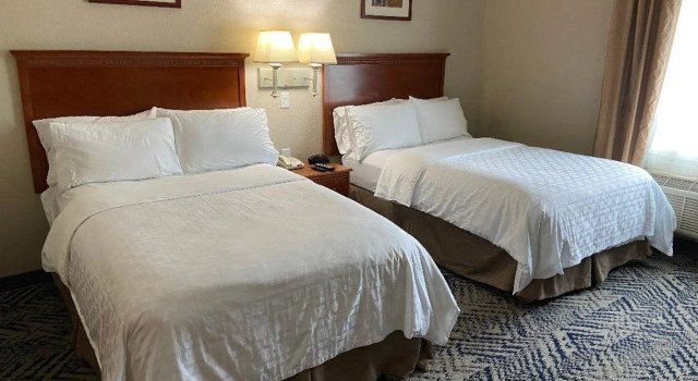 Четырёхместный люкс Candlewood Suites La Porte by IHG